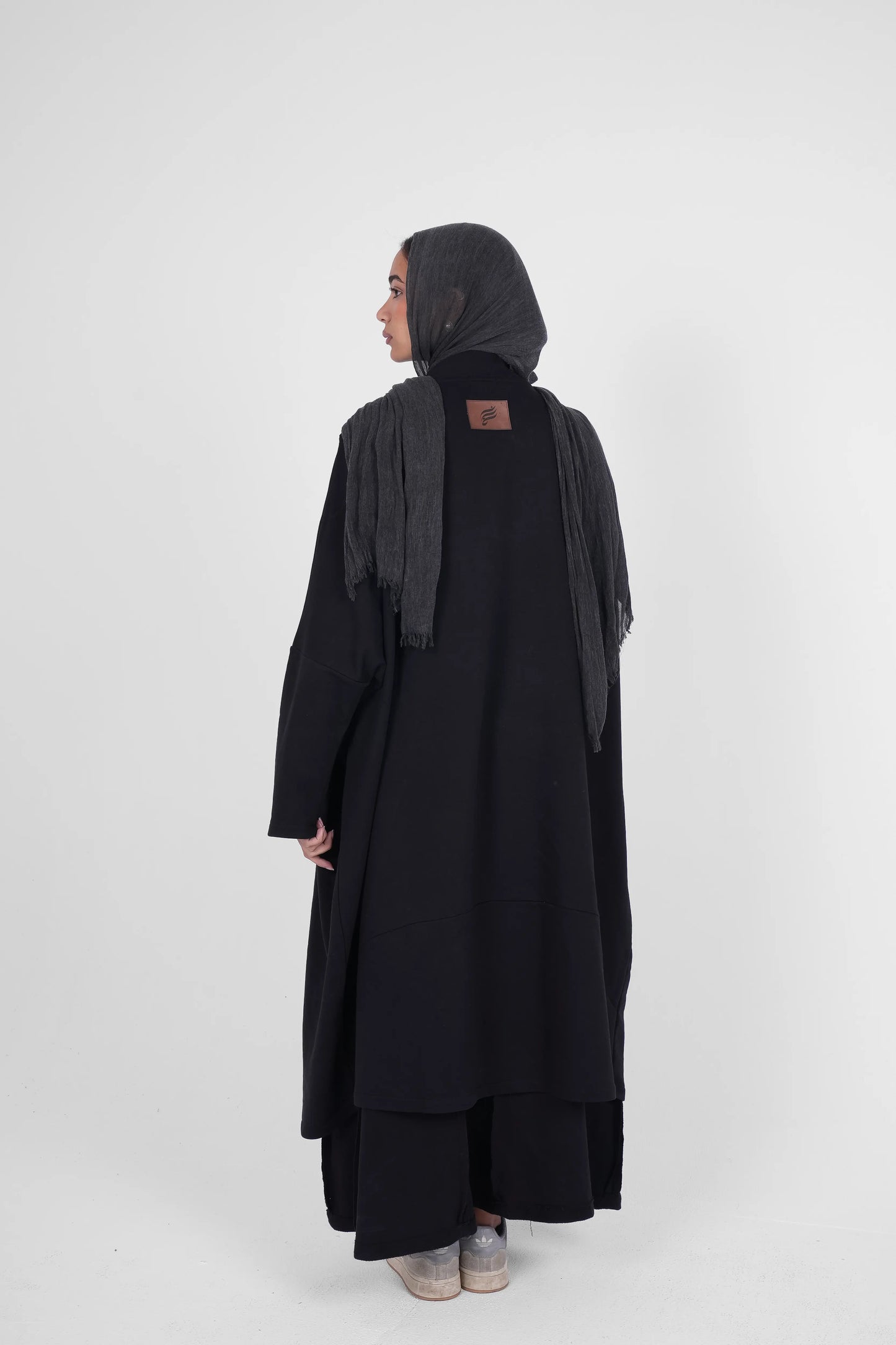 Leēn Cardigan in black