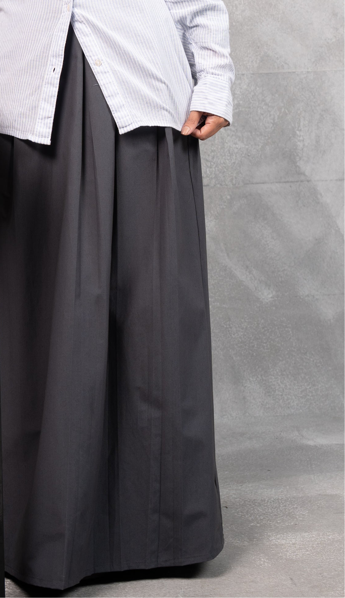 Stitched poplin skirt in stone grey