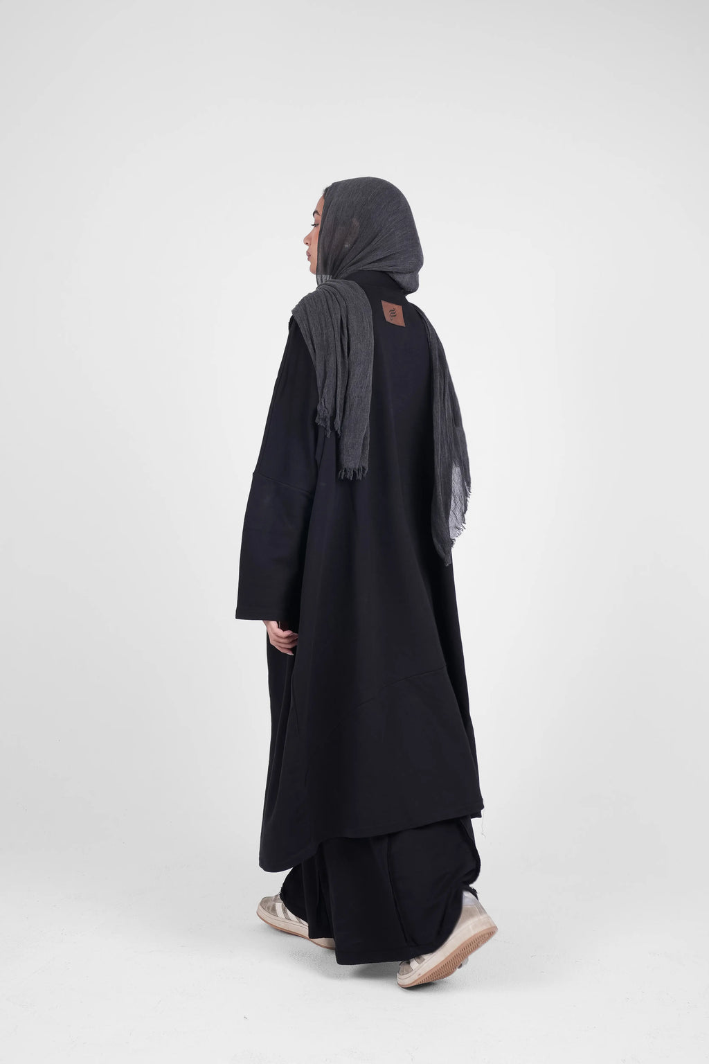 Leēn Cardigan in black