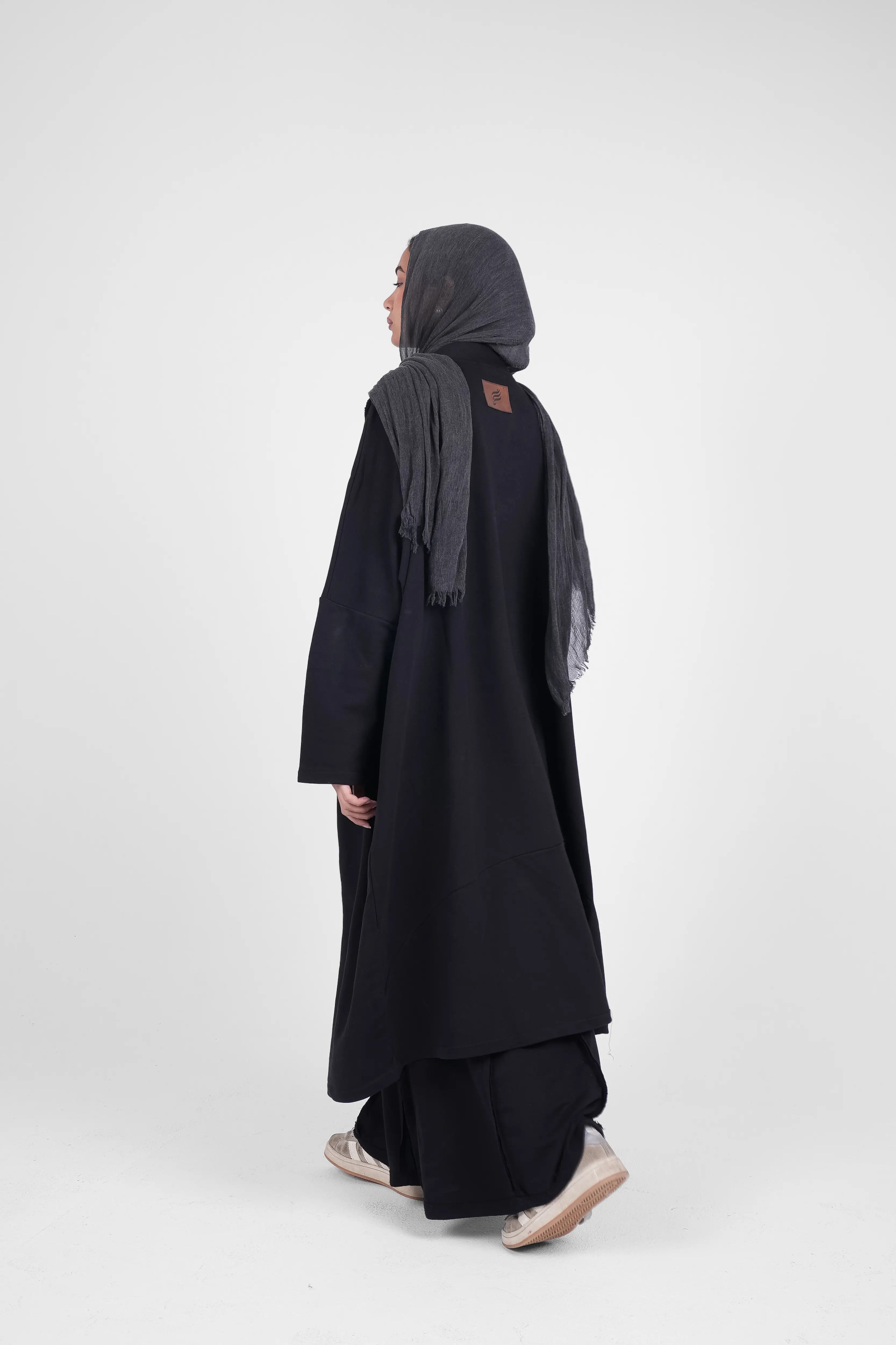 Leēn Cardigan in black