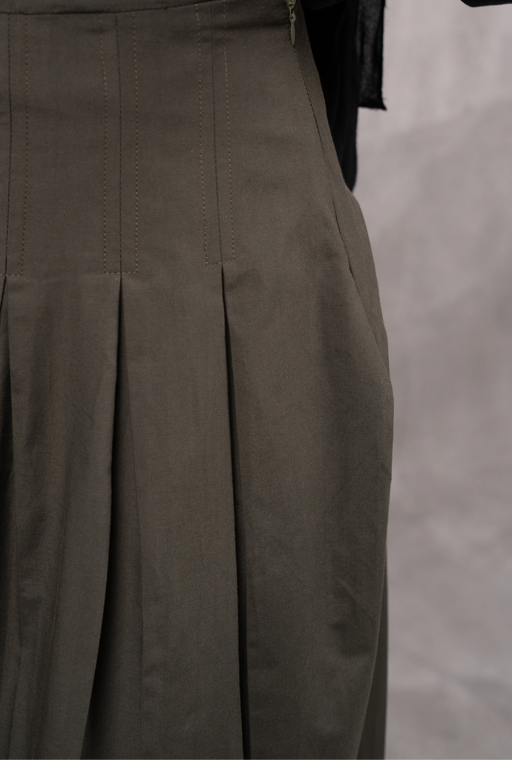 Stitched poplin skirt in olive
