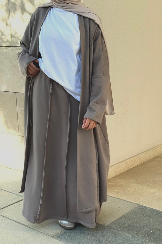 Leēn Skirt in Cafe